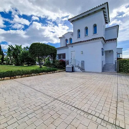 Espectacular Villa En La Exclusiva Zona Estepona